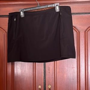 L.L.Bean Black Skort With Elastic Waist Band & Zippered Pockets Size Large